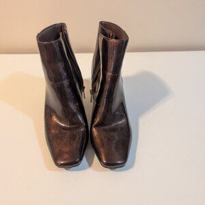 Womens Metallic-like ankle finish boots, size 8